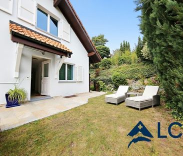 Splendid detached villa of 7.5 rooms with panoramic views of the la... - Foto 1