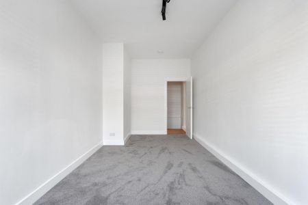 3 bedroom flat to rent - Photo 3