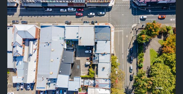 Central Contemporary Townhouse - Photo 1