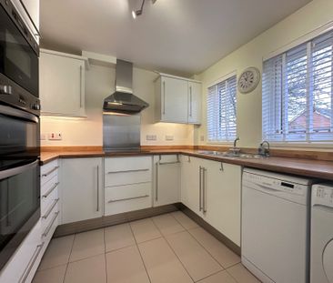 2 bedroom Maisonette in Chives Place, Warfield - Photo 4