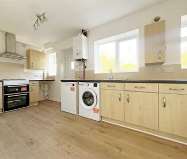 3 bedroom End of terrace house to rent - Photo 2