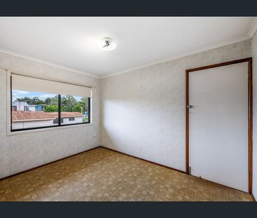 ONLY A SHORT STROLL TO THE WATER'S EDGE - Photo 1