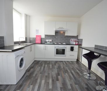 Part Self-Contained Bedsit, Redearth Rd , Darwen - Photo 2