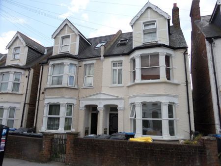 2 bedroom flat to rent - Photo 4