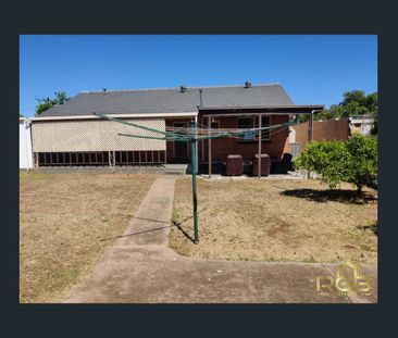 Family Living in Valley View - Photo 5