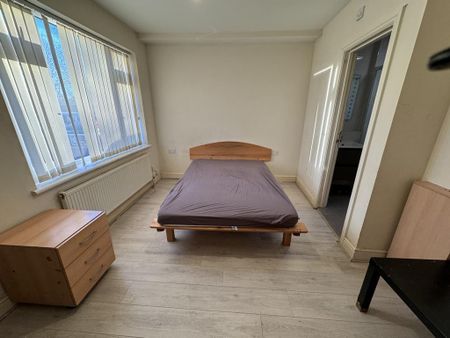 House share to rent - Photo 4