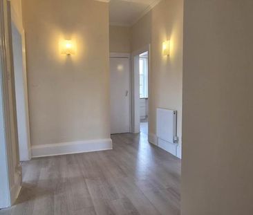 3 bedroom flat to rent - Photo 6