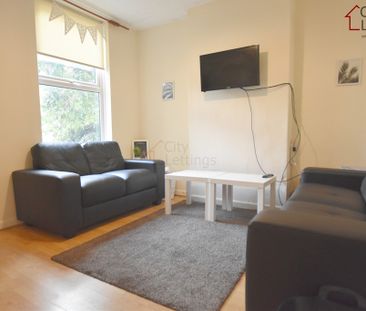5 Bedroom Semi-Detached House - Photo 2