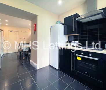 8 Bedroom Mid Terraced House for rent in Regent Park Avenue - Photo 5