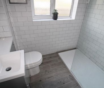 2 bedroom Flat To Let - Photo 3