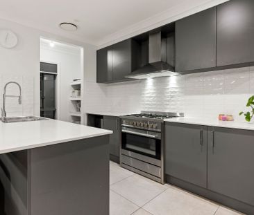 Stunning Double Storey, Four Bedroom Home in Gregory Hills - Photo 2