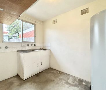 Spacious three-bedroom home in convenient location - Photo 1