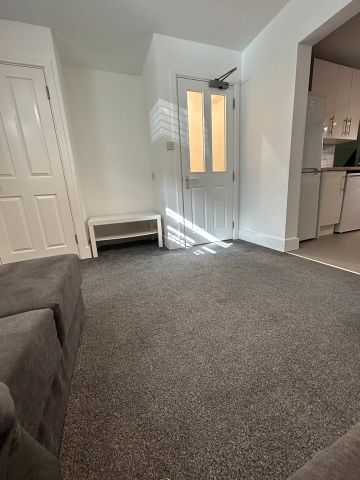 5 Bed Terraced House, Park Crescent Road, BN2 - Photo 3