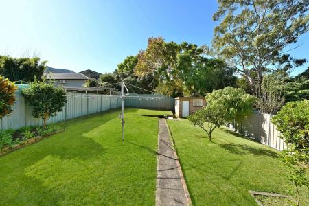 Lovingly Maintained and Renovated Three-Bedroom Family Home Seconds to Lane Cove Village - Photo 5