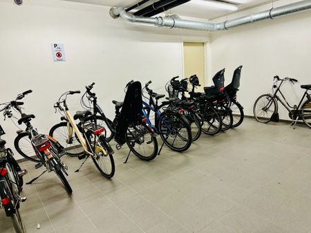 Instapklaar, lichtrijk & ruim 1 slaapkamer dakappartement met extra ruime garage & fietsenberging! - Photo 4