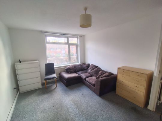 2 Bed Maisonette, York Road, SW11 - Photo 1