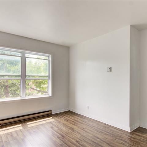 3227 Av. Hector - Photo 1