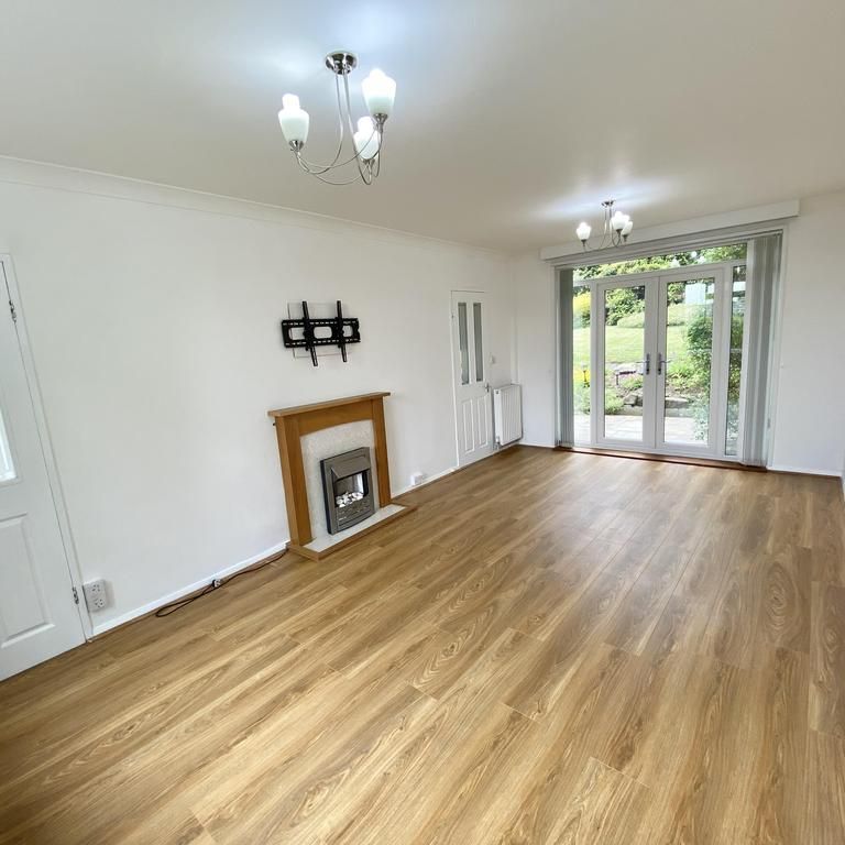 2 bedroom property to rent - Photo 1