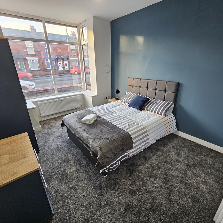Tonge Moor Road, Bolton - Photo 1