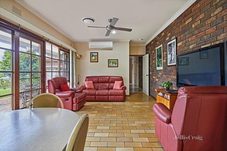 23 Mitcham Road, Donvale - Photo 2