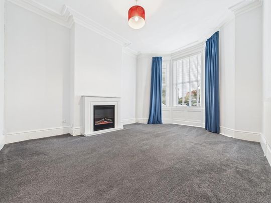 3 bedroom flat to rent - Photo 1