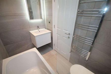 High Road, Bushey Heath, Bushey, WD23 - Photo 2