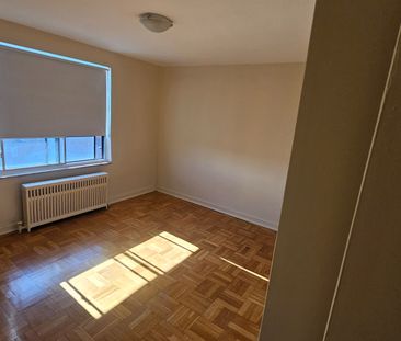 For Lease - 1969 Eglinton Avenue Unit# 107, Toronto, Ontario - Photo 3