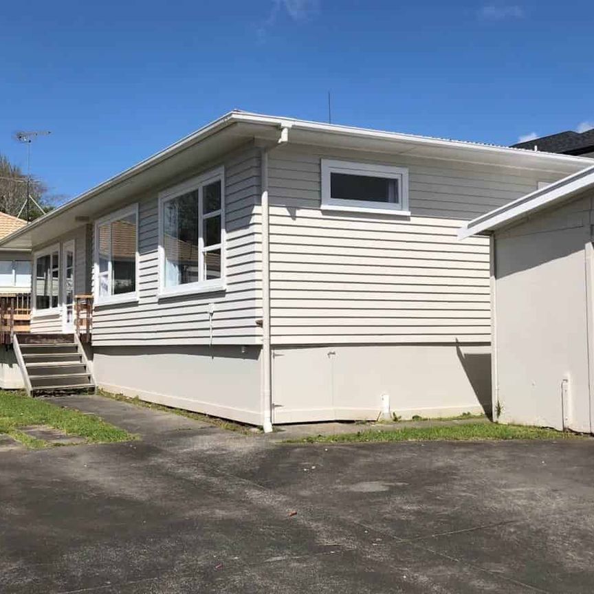 Warm, Sunny Family Home in a Prime Howick Location - Photo 1