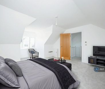 4 bedroom detached house to rent - Photo 5