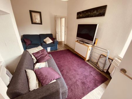 1 bedroom in a house share to rent - Photo 3