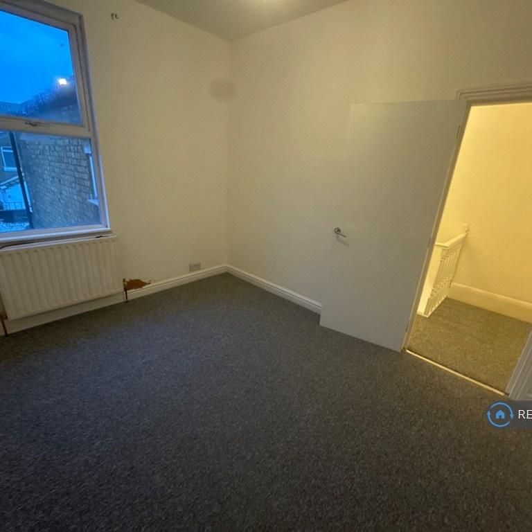 2 bedroom maisonette to rent - Photo 1