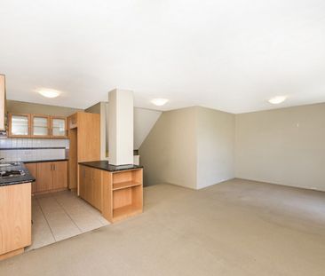 Spacious 2-Bedroom Apartment in Great Location - Photo 2