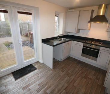 3 bedroom end of terrace house to rent - Photo 1