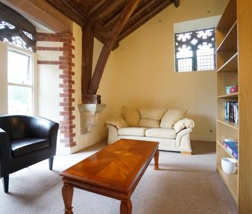 Flat, 14 Tabernacle Chapel Garth Road - Photo 2