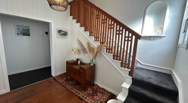 4-bedroom character home, with sea views and sun - Photo 1