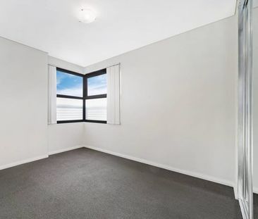 This apartment is sure to impress!!! - Photo 2