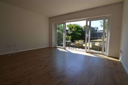 Old Farm Road East, Sidcup, DA15 - Photo 2