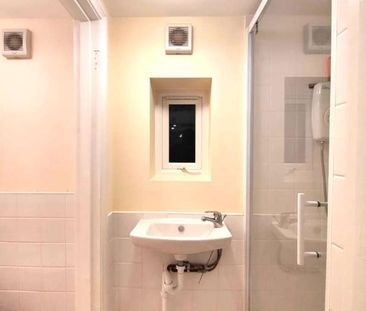 North Parade, Edgware, HA8 - Photo 1