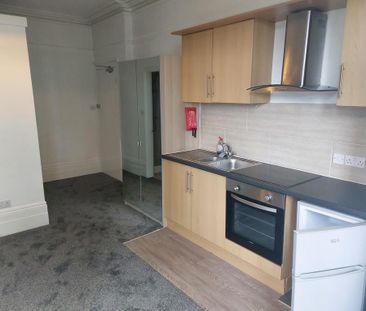 1 bedroom in a house share to rent - Photo 6