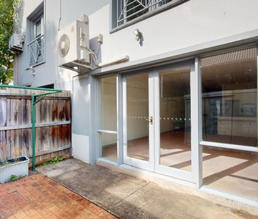 Spacious four-bedroom townhouse in a prime Carlton location - Photo 1