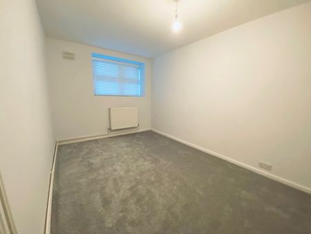 2 Bed Flat, Leamington Park, W3 - Photo 4