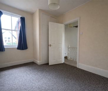 Available NOW for a 6 month let only. An Edwardian terraced house i... - Photo 4