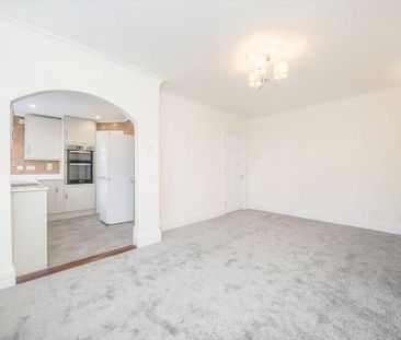 2 bedroom maisonette to rent - Photo 2