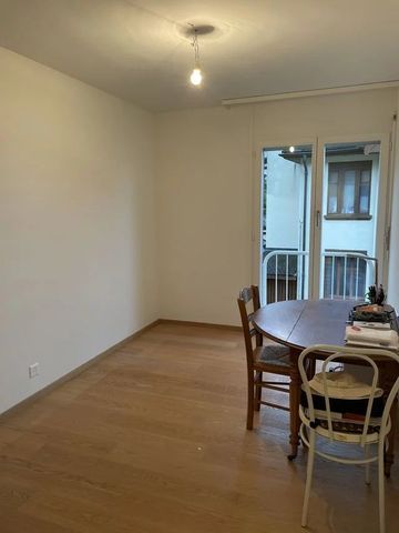 Français : Appartement de 4.5 pièces au 2ème étage avec vue sur le lac et montagnes. - Foto 4