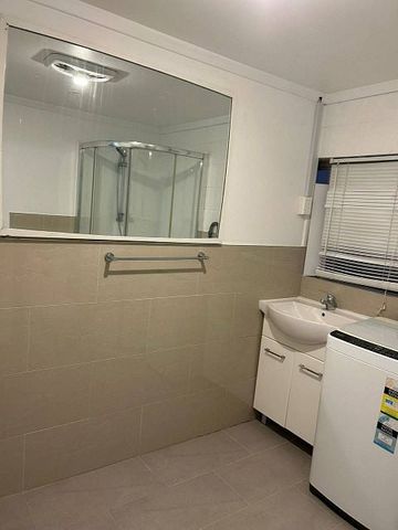 Newly renovated and cozy granny unit/ 1 bedroom - Photo 4