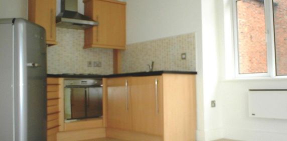 2 bedroom flat to rent - Photo 2