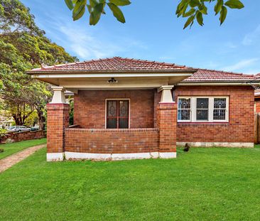 LARGE FAMILY HOME WITH IMMACULATE & SPACIOUS INTERIORS! - Photo 6