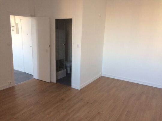 Appartement 1 pièces 30m2 MARSEILLE 7EME 516 euros - Photo 1