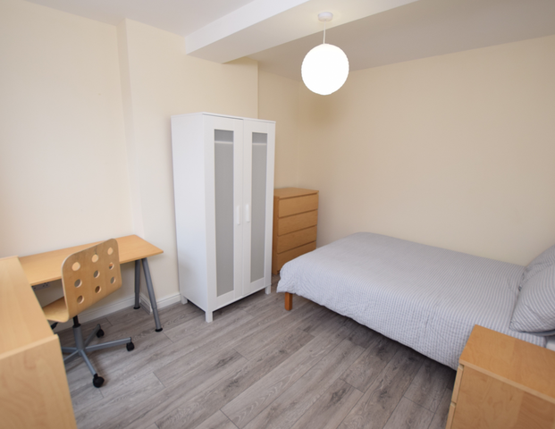 Teversal Avenue Room 4 - Photo 1