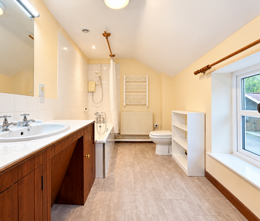 2 bedroom semi-detached house to rent - Photo 6